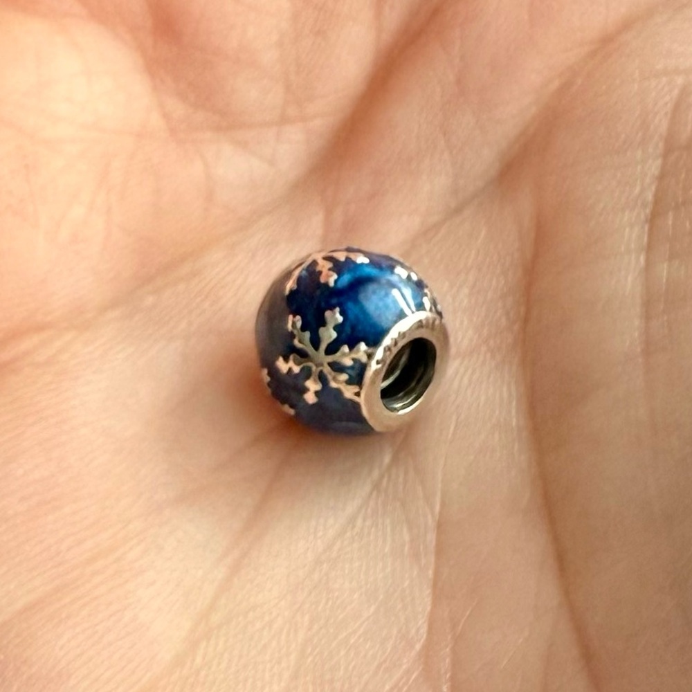 Retired Pandora Wintry Delight Charm